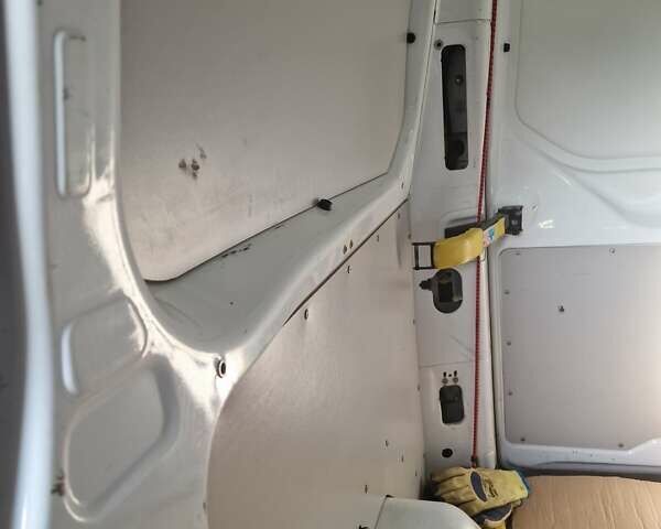 Белый Форд Транзит Кастом, объемом двигателя 2.2 л и пробегом 280 тыс. км за 10000 $, фото 13 на Automoto.ua