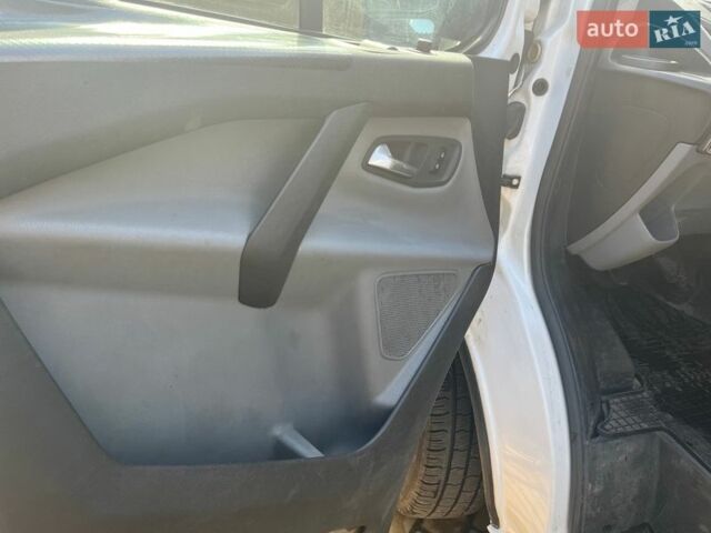 Білий Форд Транзит Кастом, об'ємом двигуна 2.2 л та пробігом 393 тис. км за 9800 $, фото 14 на Automoto.ua