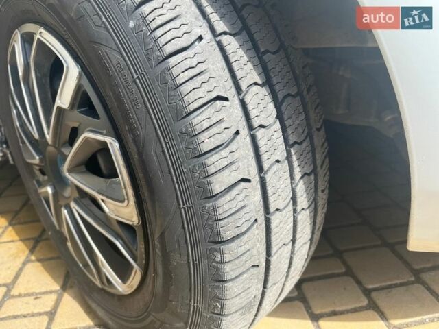 Білий Форд Транзит Кастом, об'ємом двигуна 2.2 л та пробігом 393 тис. км за 9800 $, фото 16 на Automoto.ua