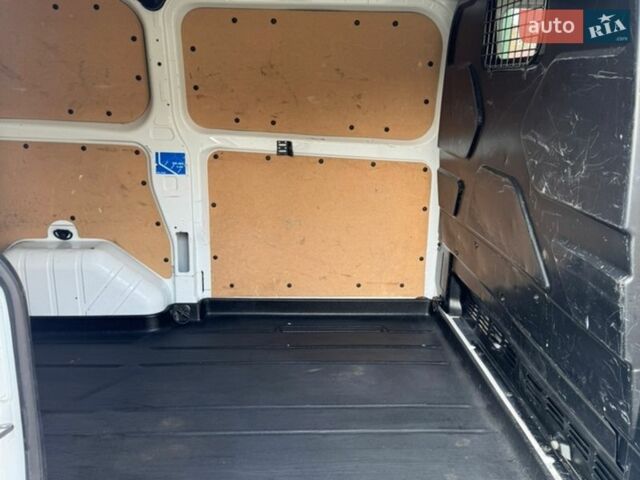 Білий Форд Транзит Кастом, об'ємом двигуна 2.2 л та пробігом 256 тис. км за 12350 $, фото 38 на Automoto.ua