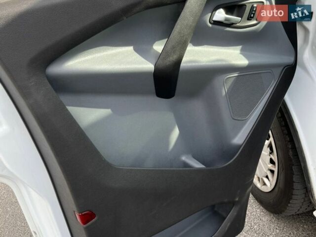 Белый Форд Транзит Кастом, объемом двигателя 2.2 л и пробегом 335 тыс. км за 10500 $, фото 9 на Automoto.ua