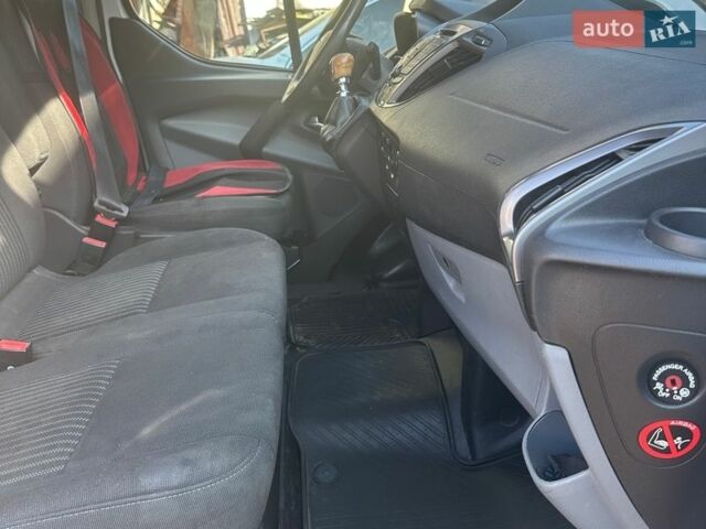 Белый Форд Транзит Кастом, объемом двигателя 2.2 л и пробегом 307 тыс. км за 12900 $, фото 1 на Automoto.ua