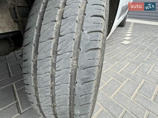 Белый Форд Транзит Кастом, объемом двигателя 2.2 л и пробегом 279 тыс. км за 12500 $, фото 12 на Automoto.ua