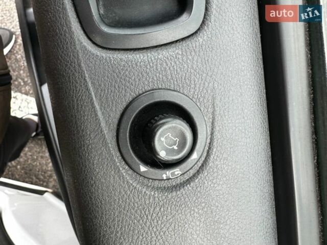 Білий Форд Транзит Кастом, об'ємом двигуна 2.2 л та пробігом 235 тис. км за 13250 $, фото 37 на Automoto.ua