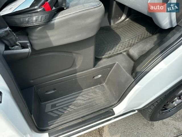 Білий Форд Транзит Кастом, об'ємом двигуна 2.2 л та пробігом 235 тис. км за 13250 $, фото 22 на Automoto.ua