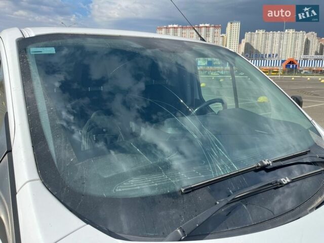 Белый Форд Транзит Кастом, объемом двигателя 2.2 л и пробегом 335 тыс. км за 10500 $, фото 2 на Automoto.ua