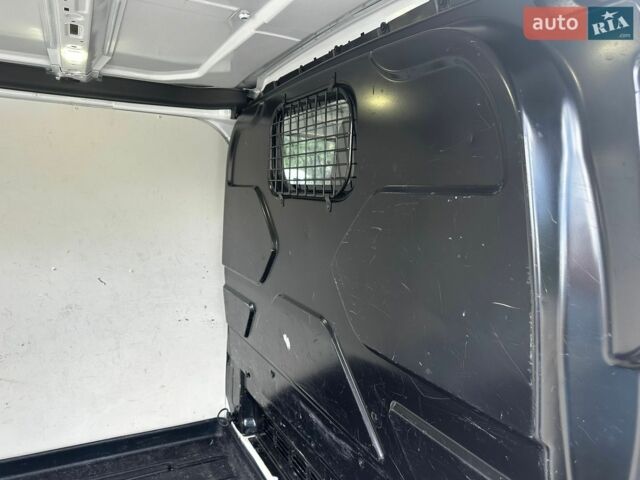 Білий Форд Транзит Кастом, об'ємом двигуна 2.2 л та пробігом 235 тис. км за 12500 $, фото 21 на Automoto.ua