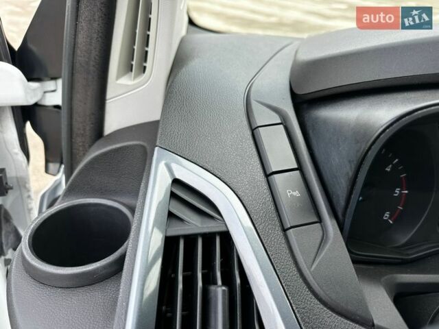 Білий Форд Транзит Кастом, об'ємом двигуна 2.2 л та пробігом 235 тис. км за 13250 $, фото 43 на Automoto.ua