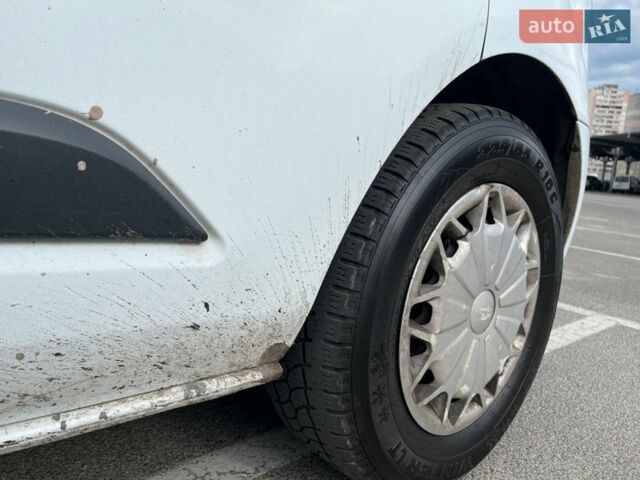 Белый Форд Транзит Кастом, объемом двигателя 2.2 л и пробегом 335 тыс. км за 10500 $, фото 21 на Automoto.ua