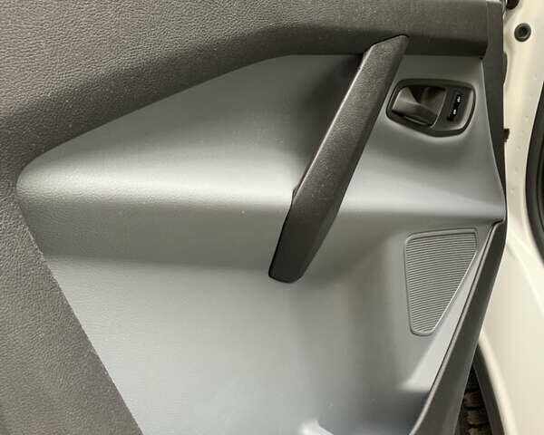 Белый Форд Транзит Кастом, объемом двигателя 2.2 л и пробегом 245 тыс. км за 10500 $, фото 15 на Automoto.ua