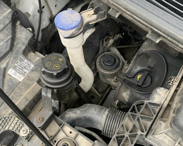 Белый Форд Транзит Кастом, объемом двигателя 2.2 л и пробегом 245 тыс. км за 10500 $, фото 35 на Automoto.ua