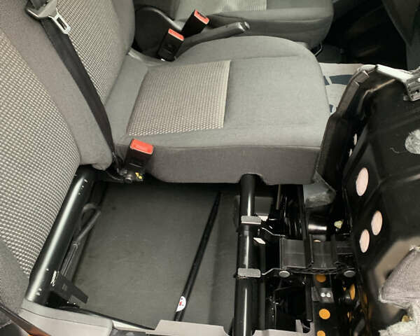 Белый Форд Транзит Кастом, объемом двигателя 2.2 л и пробегом 245 тыс. км за 10500 $, фото 33 на Automoto.ua