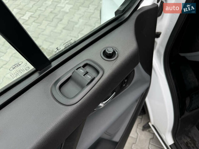 Білий Форд Транзит Кастом, об'ємом двигуна 2.2 л та пробігом 207 тис. км за 9900 $, фото 13 на Automoto.ua