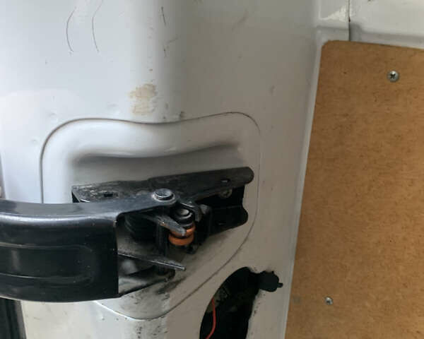 Белый Форд Транзит Кастом, объемом двигателя 2.2 л и пробегом 245 тыс. км за 10500 $, фото 10 на Automoto.ua