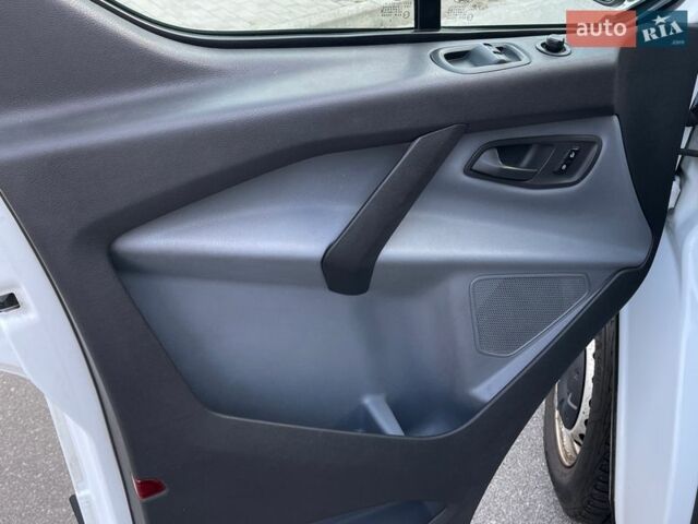 Белый Форд Транзит Кастом, объемом двигателя 2.2 л и пробегом 309 тыс. км за 16000 $, фото 30 на Automoto.ua