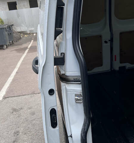 Білий Форд Транзит Кастом, об'ємом двигуна 2.2 л та пробігом 278 тис. км за 13900 $, фото 17 на Automoto.ua