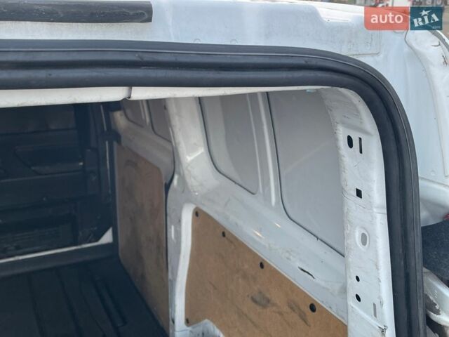 Белый Форд Транзит Кастом, объемом двигателя 2.2 л и пробегом 309 тыс. км за 16000 $, фото 17 на Automoto.ua
