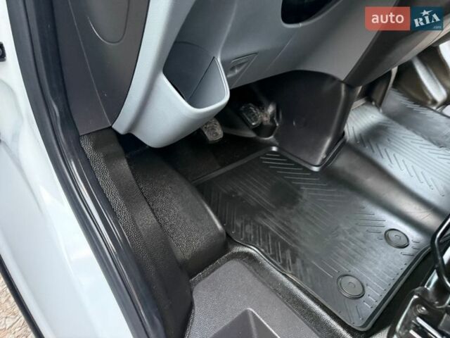 Білий Форд Транзит Кастом, об'ємом двигуна 2 л та пробігом 292 тис. км за 14300 $, фото 27 на Automoto.ua