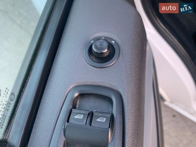 Белый Форд Транзит Кастом, объемом двигателя 2 л и пробегом 207 тыс. км за 12999 $, фото 17 на Automoto.ua