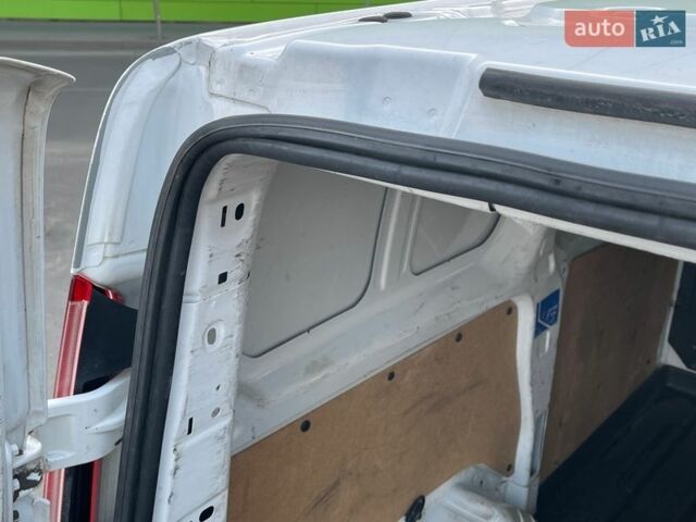 Белый Форд Транзит Кастом, объемом двигателя 2.2 л и пробегом 309 тыс. км за 16000 $, фото 16 на Automoto.ua