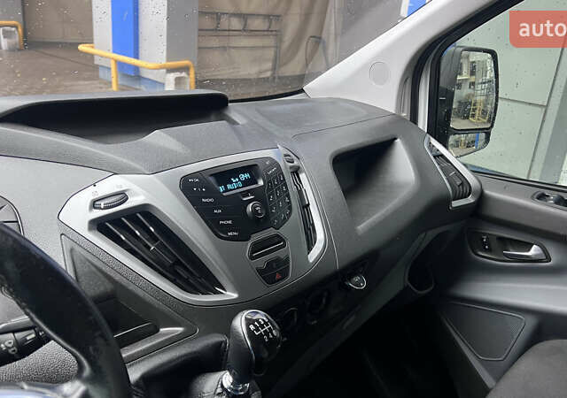 Форд Транзит Кастом 2016 у Житомирі на Automoto.ua Білий Форд Транзит Кастом, об'ємом двигуна 2.2 л та пробігом 270 тис. км за 13900 $, фото 22 на Automoto.ua