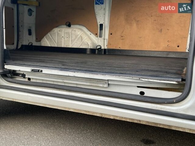 Белый Форд Транзит Кастом, объемом двигателя 2.2 л и пробегом 309 тыс. км за 16000 $, фото 9 на Automoto.ua