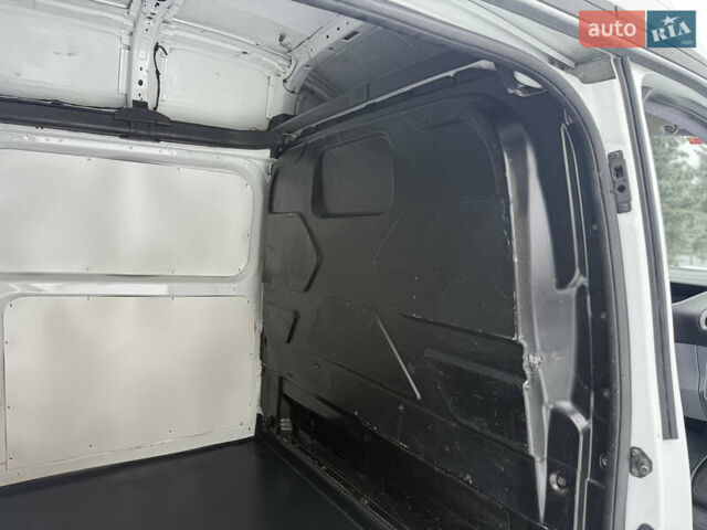 Білий Форд Транзит Кастом, об'ємом двигуна 2.2 л та пробігом 260 тис. км за 10999 $, фото 22 на Automoto.ua