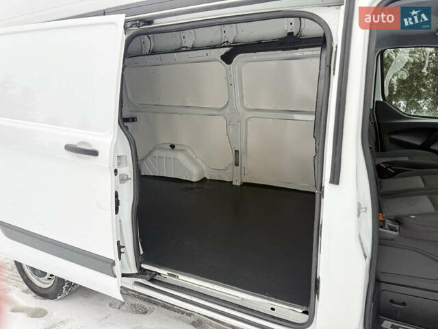 Білий Форд Транзит Кастом, об'ємом двигуна 2.2 л та пробігом 260 тис. км за 10999 $, фото 30 на Automoto.ua