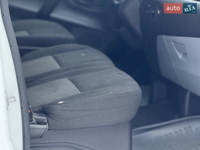 Білий Форд Транзит Кастом, об'ємом двигуна 2.2 л та пробігом 260 тис. км за 10999 $, фото 18 на Automoto.ua