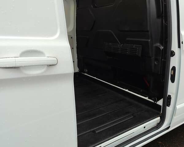 Белый Форд Транзит Кастом, объемом двигателя 2 л и пробегом 166 тыс. км за 16999 $, фото 29 на Automoto.ua