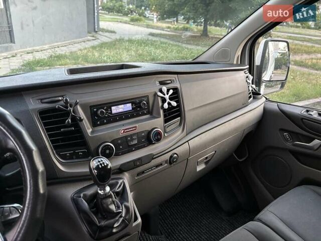 Форд Транзит Кастом 2018 у Александрие на Automoto.ua Білий Форд Транзит Кастом, об'ємом двигуна 2 л та пробігом 200 тис. км за 17000 $, фото 9 на Automoto.ua