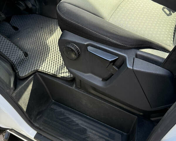 Білий Форд Транзит Кастом, об'ємом двигуна 2 л та пробігом 194 тис. км за 16800 $, фото 9 на Automoto.ua