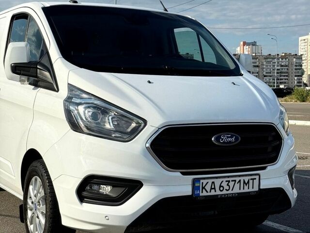 Белый Форд Транзит Кастом, объемом двигателя 2 л и пробегом 180 тыс. км за 16999 $, фото 1 на Automoto.ua