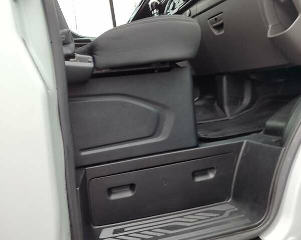 Білий Форд Транзит Кастом, об'ємом двигуна 2 л та пробігом 166 тис. км за 17999 $, фото 65 на Automoto.ua