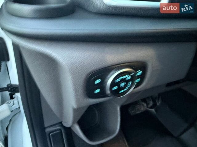 Білий Форд Транзит Кастом, об'ємом двигуна 2 л та пробігом 197 тис. км за 17900 $, фото 28 на Automoto.ua