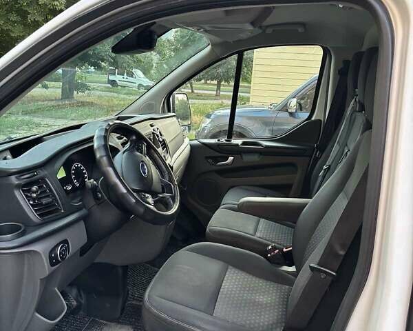 Форд Транзит Кастом 2018 у Александрие на Automoto.ua Білий Форд Транзит Кастом, об'ємом двигуна 2 л та пробігом 200 тис. км за 17000 $, фото 8 на Automoto.ua