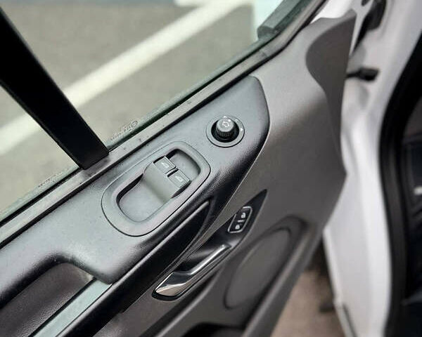 Белый Форд Транзит Кастом, объемом двигателя 2 л и пробегом 220 тыс. км за 19200 $, фото 17 на Automoto.ua