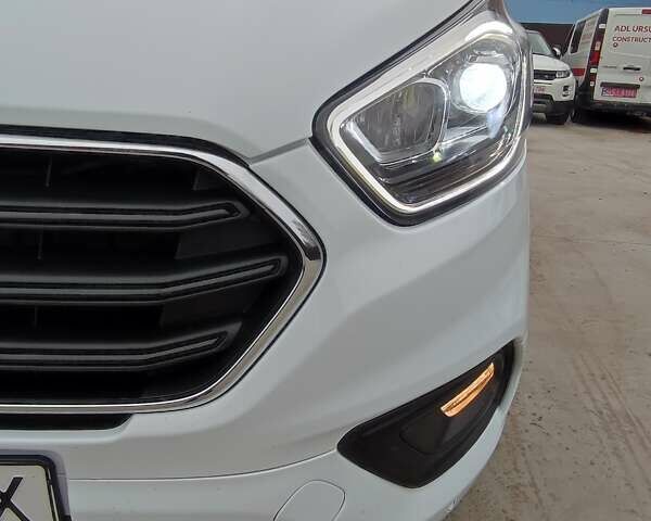 Белый Форд Транзит Кастом, объемом двигателя 2 л и пробегом 226 тыс. км за 16950 $, фото 6 на Automoto.ua