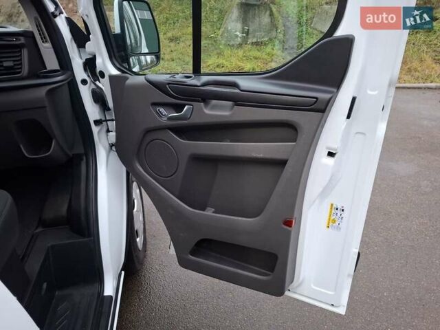 Белый Форд Транзит Кастом, объемом двигателя 2 л и пробегом 253 тыс. км за 13999 $, фото 24 на Automoto.ua