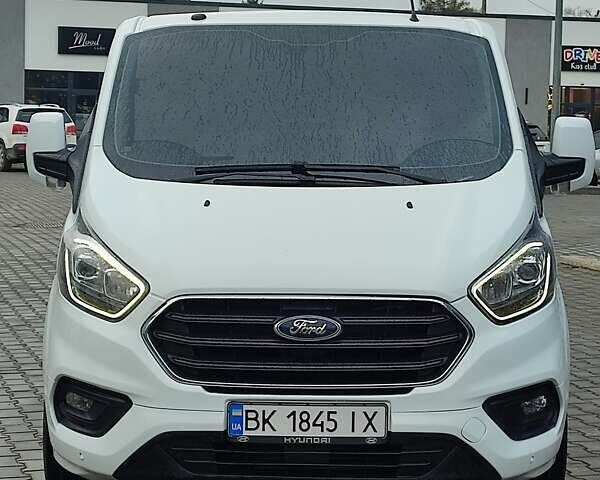 Форд Транзит Кастом 2019 у Млынове на Automoto.ua Білий Форд Транзит Кастом, об'ємом двигуна 2 л та пробігом 226 тис. км за 15950 $, фото 19 на Automoto.ua