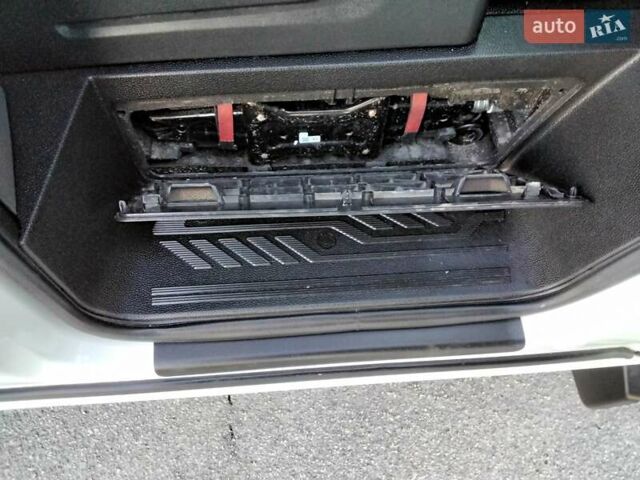 Белый Форд Транзит Кастом, объемом двигателя 2 л и пробегом 190 тыс. км за 17400 $, фото 28 на Automoto.ua