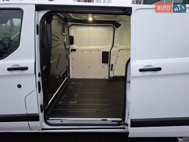 Белый Форд Транзит Кастом, объемом двигателя 2 л и пробегом 253 тыс. км за 13999 $, фото 5 на Automoto.ua
