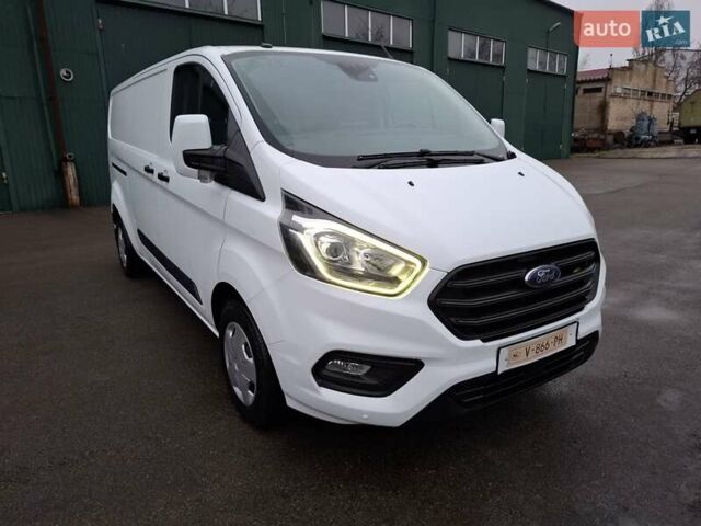Белый Форд Транзит Кастом, объемом двигателя 2 л и пробегом 253 тыс. км за 13999 $, фото 1 на Automoto.ua