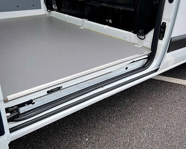 Белый Форд Транзит Кастом, объемом двигателя 2 л и пробегом 220 тыс. км за 19200 $, фото 42 на Automoto.ua