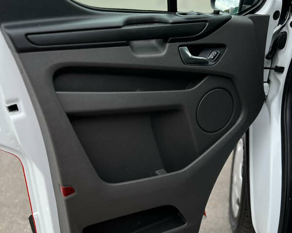 Белый Форд Транзит Кастом, объемом двигателя 2 л и пробегом 222 тыс. км за 15800 $, фото 8 на Automoto.ua