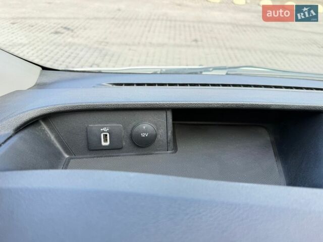 Белый Форд Транзит Кастом, объемом двигателя 2 л и пробегом 221 тыс. км за 17300 $, фото 44 на Automoto.ua