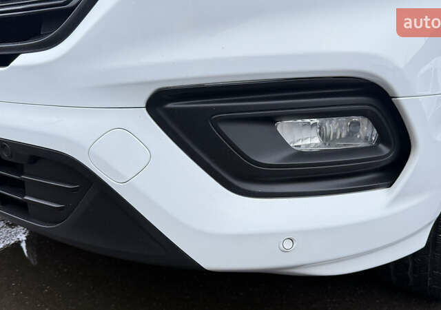 Белый Форд Транзит Кастом, объемом двигателя 2 л и пробегом 258 тыс. км за 17500 $, фото 33 на Automoto.ua