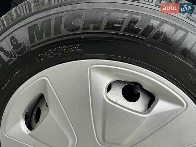 Білий Форд Транзит Кастом, об'ємом двигуна 2 л та пробігом 216 тис. км за 17800 $, фото 14 на Automoto.ua