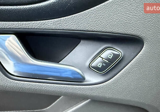 Белый Форд Транзит Кастом, объемом двигателя 2 л и пробегом 258 тыс. км за 17500 $, фото 37 на Automoto.ua