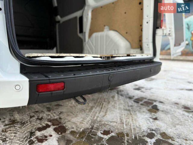 Белый Форд Транзит Кастом, объемом двигателя 2 л и пробегом 197 тыс. км за 14599 $, фото 35 на Automoto.ua